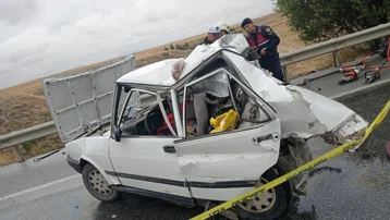 Tır otomobile arkadan çarptı: 2 kişi hayatını kaybetti