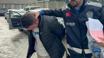 Mutfak penceresinden girdi, bıçakla gasp etti