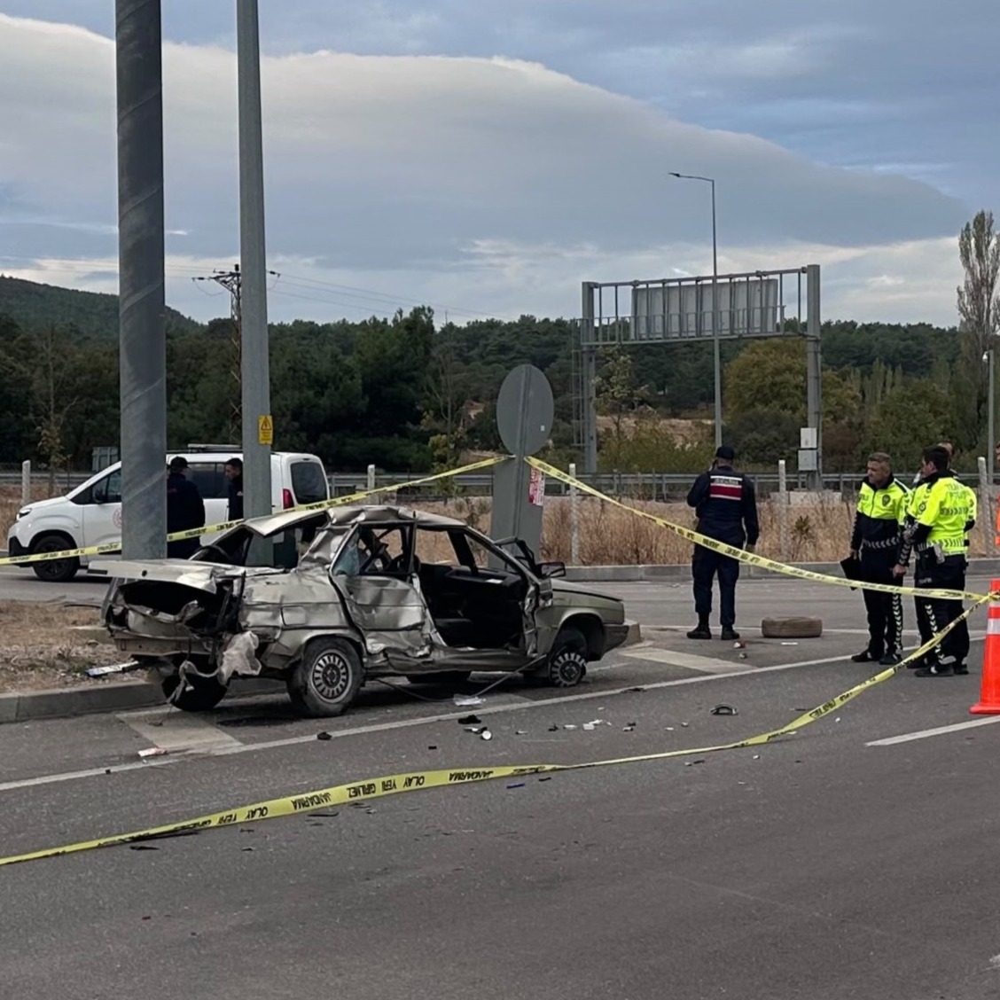Çanakkale’de yolcu otobüsüyle otomobil çarpıştı, 2 kişi hayatını kaybetti