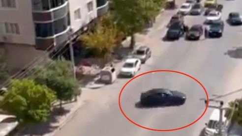 Drift ve konvoy yaparak yolu trafiğe kapatan 10 araca 566 bin lira ceza