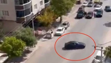 Drift ve konvoy yaparak yolu trafiğe kapatan 10 araca 566 bin lira ceza
