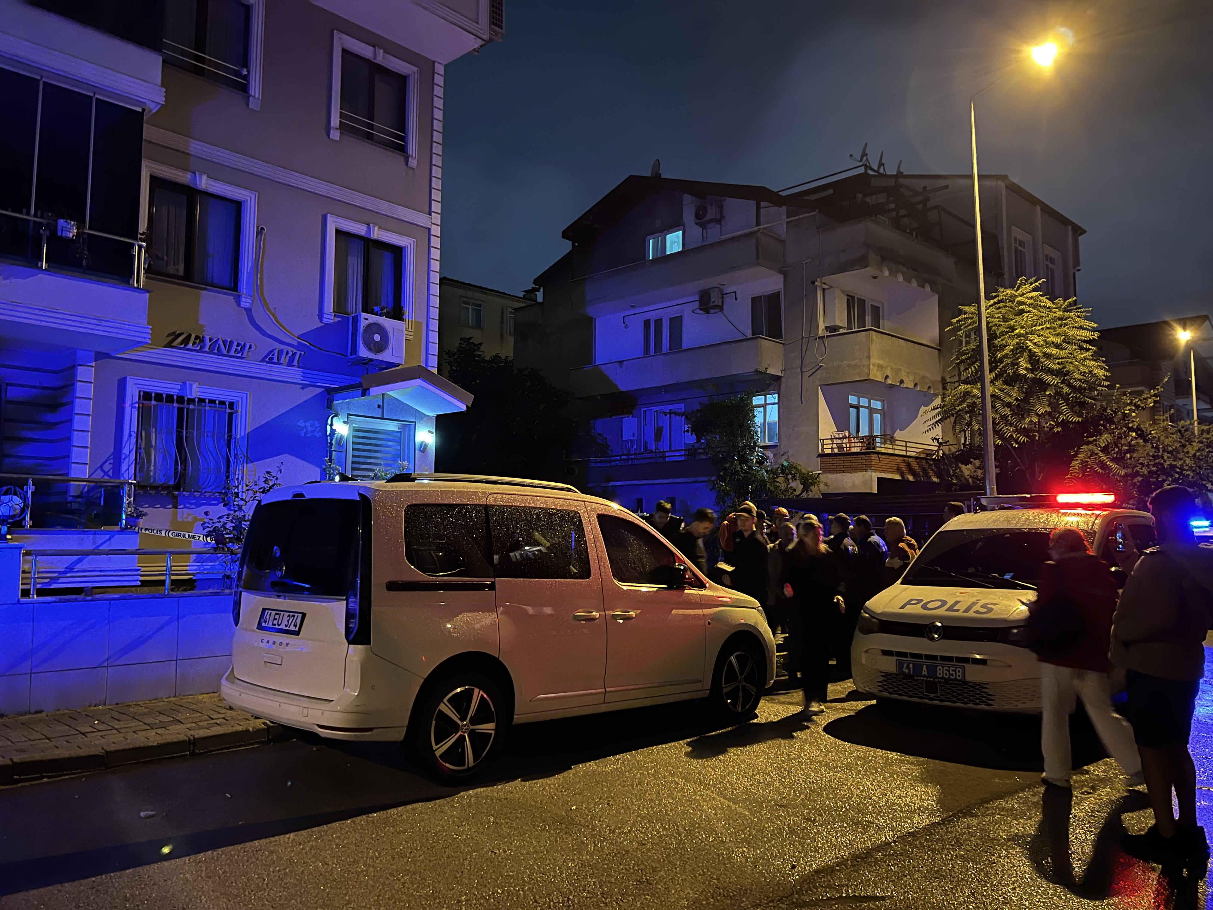 Kocaeli'de temel kazısında toprak kaydı. 2 bina tahliye edildi