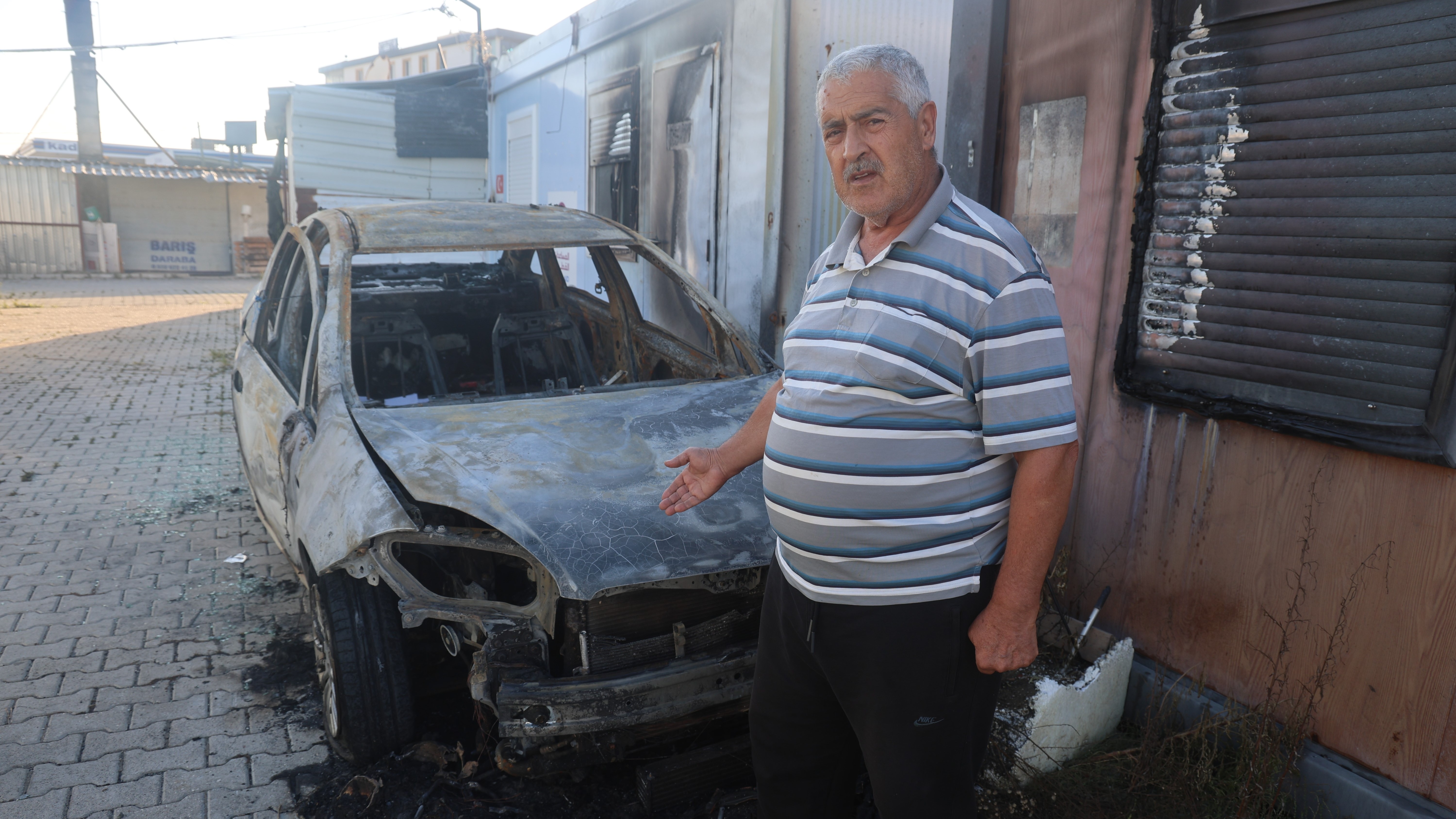 Konteyner kentte yanan otomobilde ‘hırsızlık’ şüphesi: Koltukta kaldırım taşı bulundu