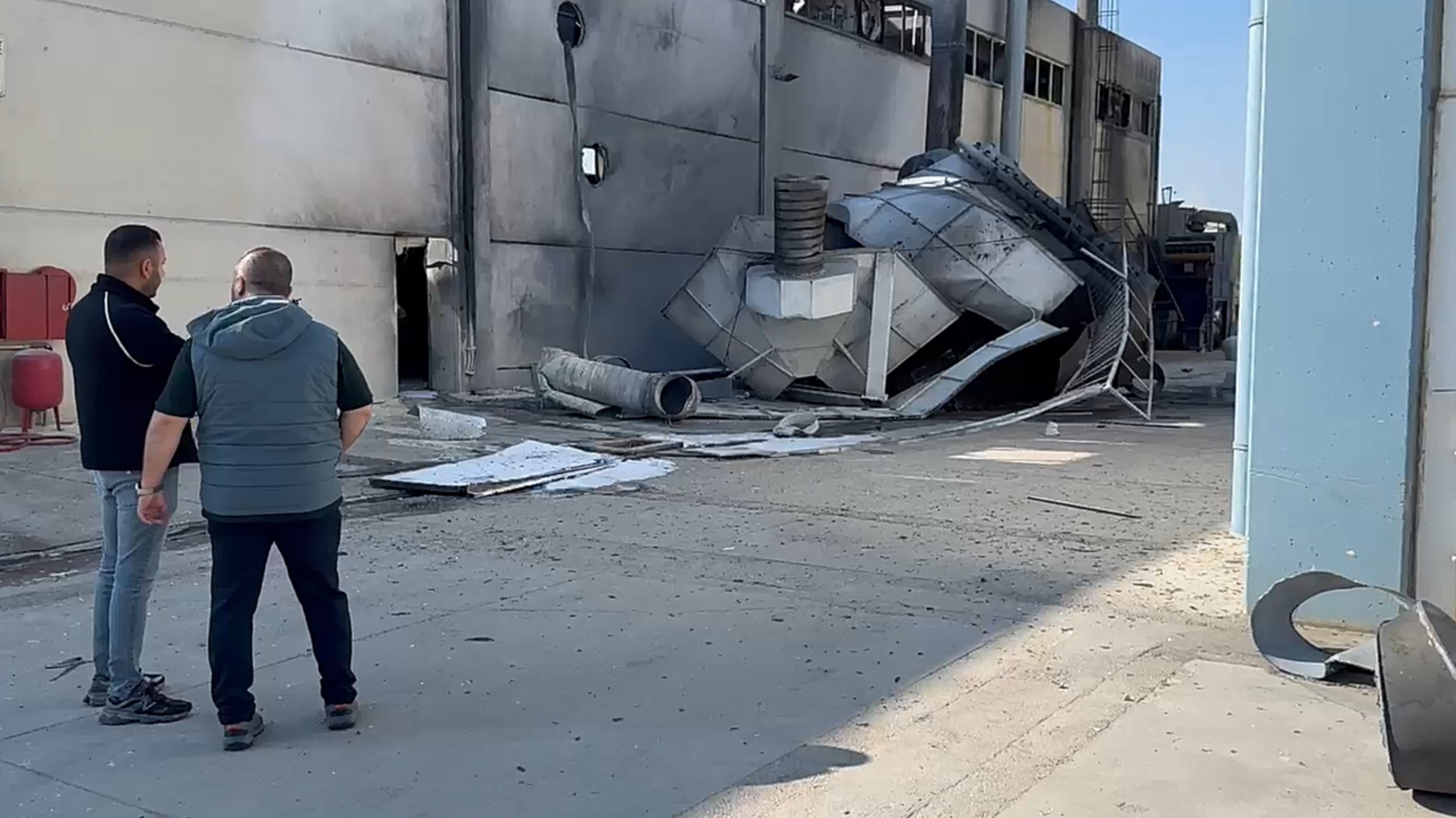 İzmir'de fabrikada patlama. 3'ü ağır 7 yaralı