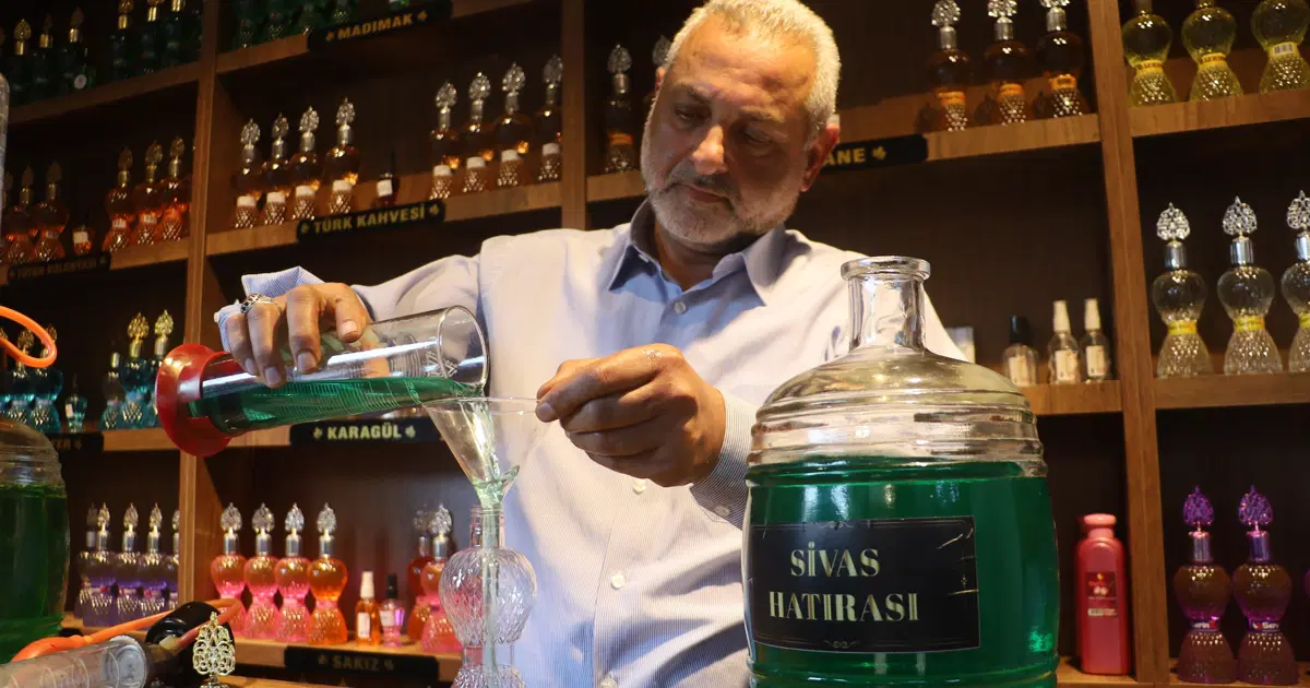 Sivas'ın kokusunu şişeye doldurdu. Hikayesini duyan kaleye gidiyor