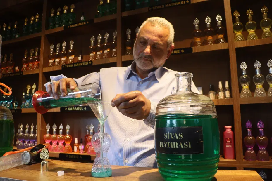Sivas'ın kokusunu şişeye doldurdu. Hikayesini duyan kaleye gidiyor