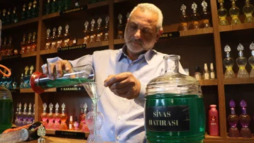 Sivas'ın kokusunu şişeye doldurdu. Hikayesini duyan kaleye gidiyor