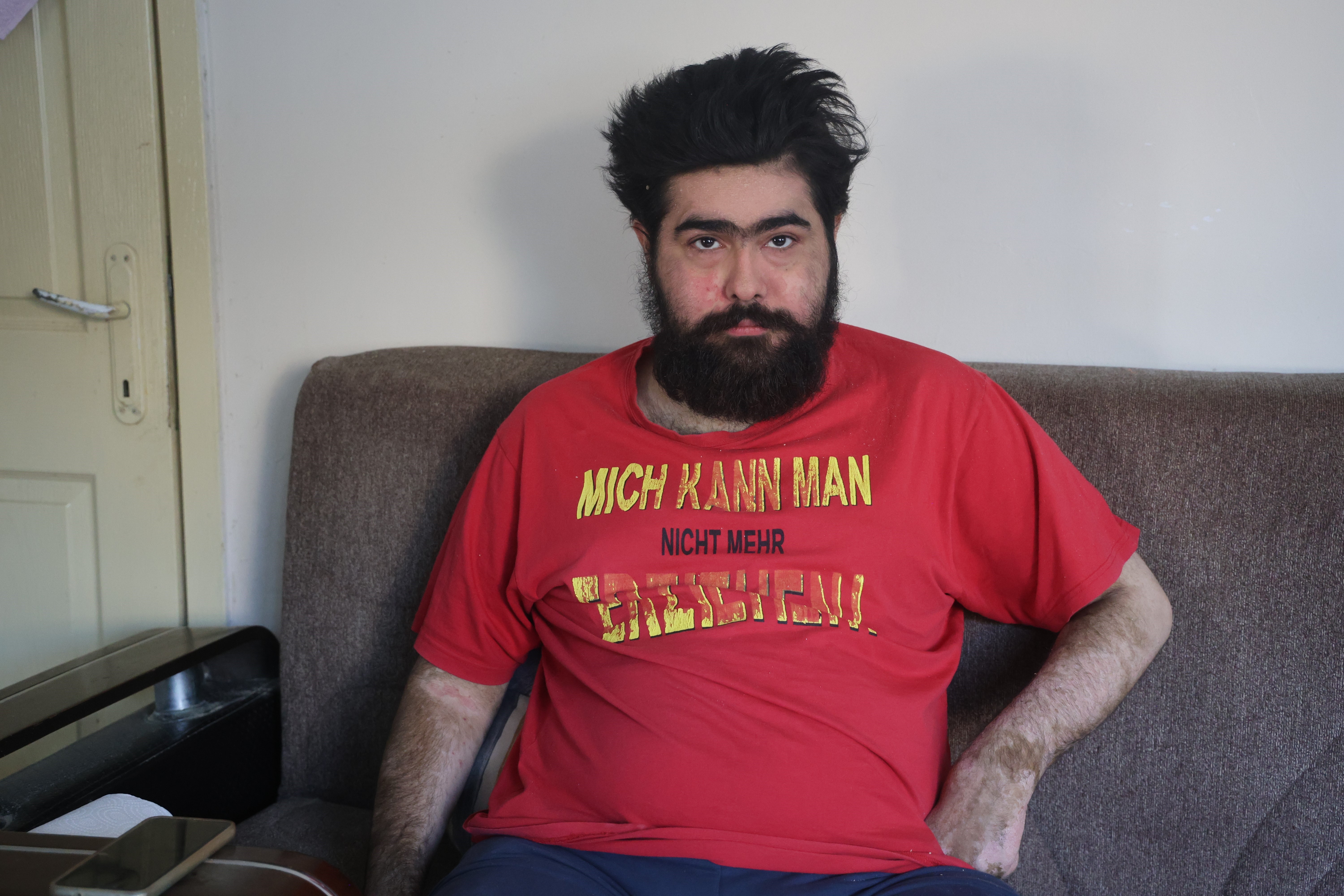 Sanal alem bağımlısı gençten tişörtlü mesaj: "Ben artık iflah olmam"