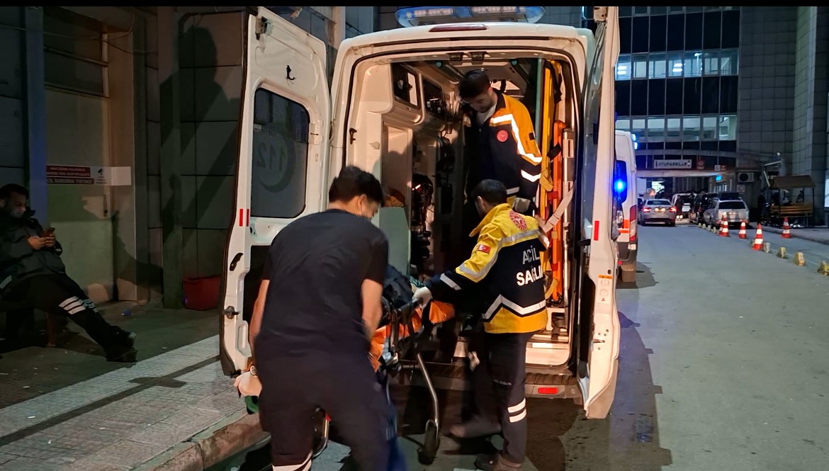 Tişört nedeniyle çıkan kavgada 1 kişi bıçaklandı