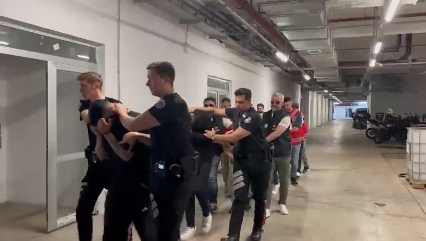 Yaşlı adamdan 19 milyon liralık serveti bu yalanla  çalmışlar
