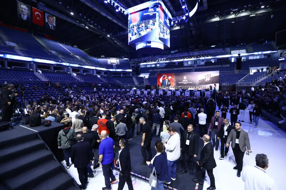 Beşiktaş'ta Serdal Adalı yeniden başkan seçildi