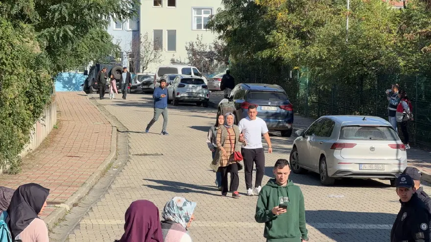 Başakşehir'de ortaokulda bıçaklı saldırı. Bir can kaybı, 7 öğrenci yaralı 2