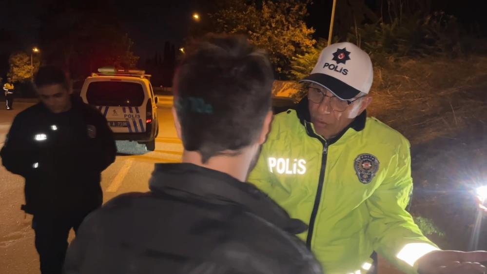 Alkollü sürücü polisi çileden çıkardı: "Ben seyir halinde değilim"