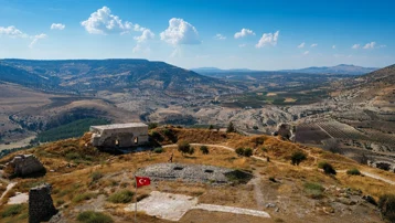 Tepenin zirvesinde tarihe yolculuk. Kilis'teki kaleye 255 basamakla çıkılıyor