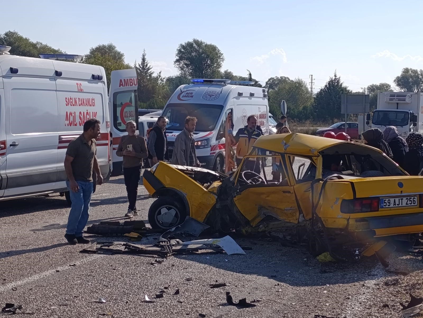 Konya'da otomobil ile hafif ticari araç çarpıştı. 3 ölü