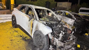 Kuşadası'nda otomobil galerisi kundaklandı