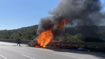 Samsun'da seyir halindeki otomobil yandı