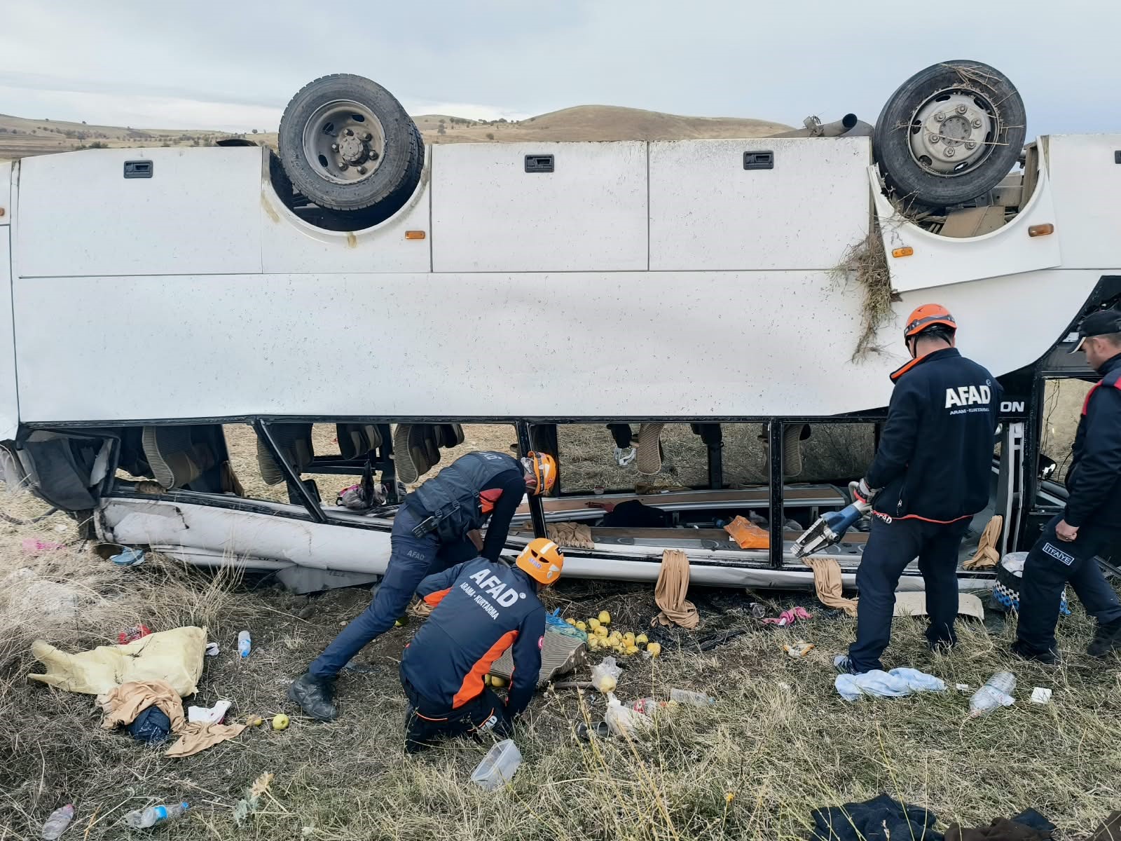 Afyonkarahisar'da 1 kişinin öldüğü, 27 kişinin yaralandığı kazada sürücü gözaltına alındı