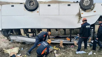 Afyonkarahisar'da 1 kişinin öldüğü, 27 kişinin yaralandığı kazada sürücü gözaltına alındı