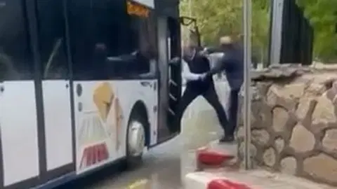 Günün notu | Otobüs şoförü ile kavga eden şahıs şemsiye ile saldırdı