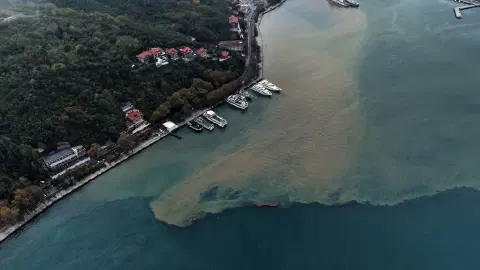 Günün notu | İstanbul'da yağmurun etkisiyle denizin rengi değişti