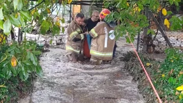 Bursa'da su baskını. Evlerinde mahsur kalan 3 kişi kurtarıldı
