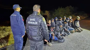 Mobil radarla tespit edildiler. İzmir'de 50 düzensiz göçmen yakalandı