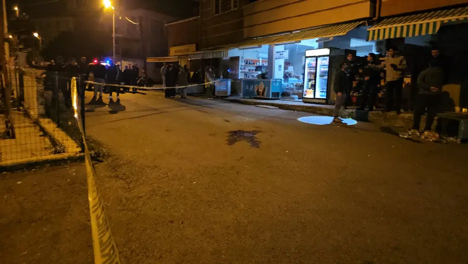 Boşanma aşamasındaki eşini ve araya giren genci vurdu