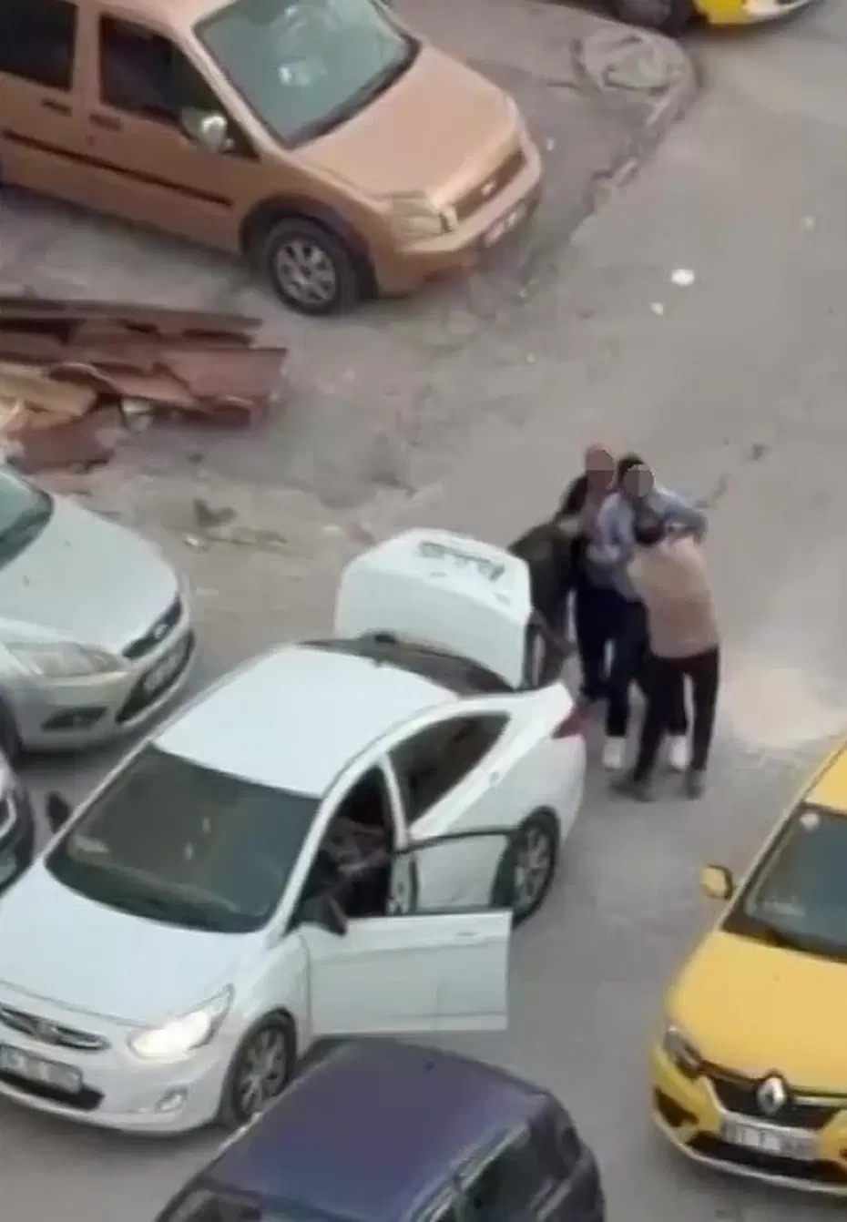 Adana'da film gibi adam kaçırma: Otomobilin bagajına zorla bindirdiler