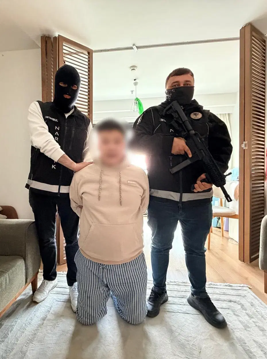 Sarıyer'de kırmızı ve mavi bültenle aranan 2 şüpheli yakalandı