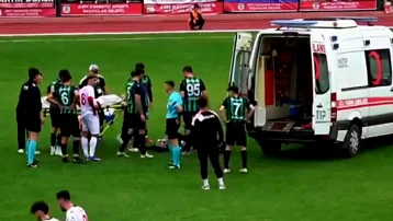 35 yaşındaki futbolcu sahada kalp krizi geçirdi