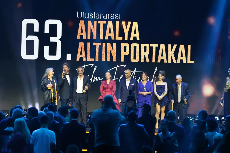 Antalya Altın Portakal Film Festivali heyecanı coşkuyla sürüyor. Jüride sürpriz değişiklik