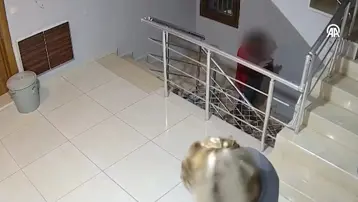  Ayakkabı hırsızlığı güvenlik kamerasında