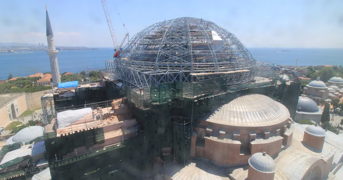 Ayasofya'nın ana kubbesinde restorasyon sürüyor, özgün doku korunacak