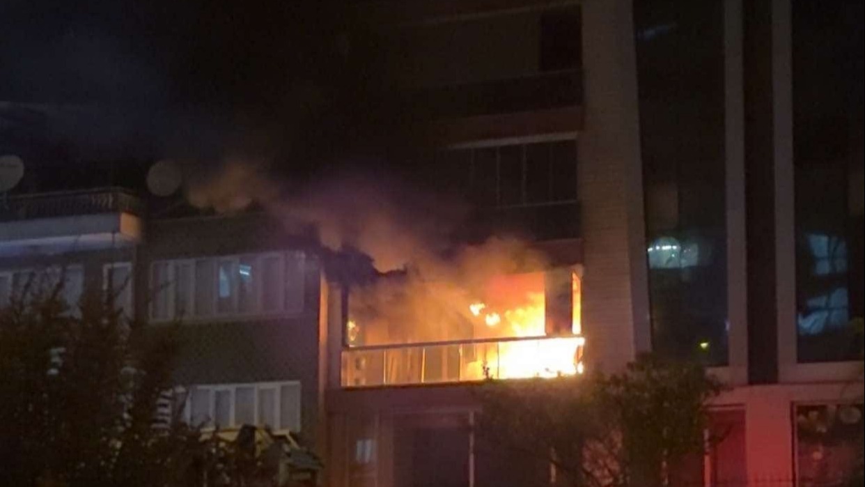 Aydın'da 9 katlı binada çıkan yangında 5 kişi dumandan etkilendi