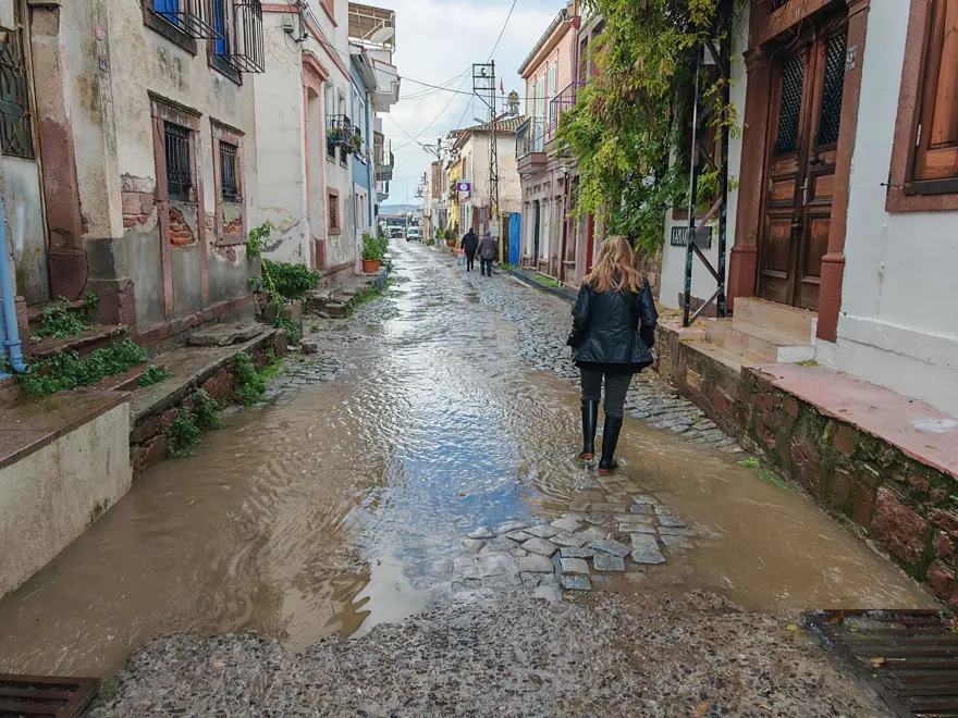 AYVALIK'TA SU BASKINLARI 4 AYVALIK'TA SU BASKINLARI 4