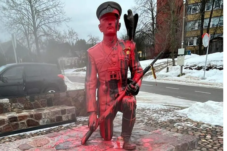 Litvanya'da Sovyet karşıtı anıta zarar veren 3 kişiye hapis