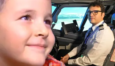 20 yıl önce reklam yüzü olduğu hava yolu şirketine kaptan oluyorKüçük yaşlardan itibaren pilot babası sayesinde havacılığa ilgi duyan Atakan Erdemli, 20 yıl önce reklam filminde oynadığı hava yolu şirketine pilot oluyor.