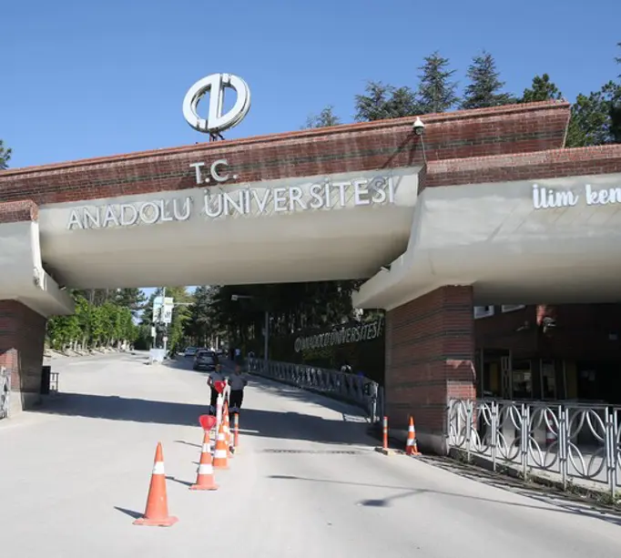 Anadolu Üniversitesi yeni programlar açtı. 15 bölüm ilk kez öğrenci alacakAnadolu Üniversitesi geleceğin mesleklerine yönelik 15 program açtı. Yeni programlara toplamda 990 öğrenci kabul edilecek.