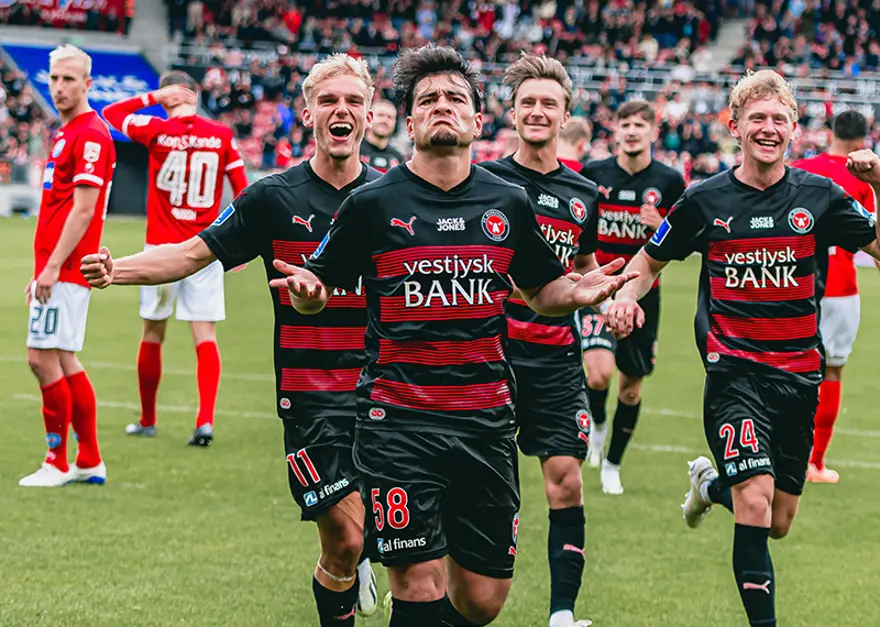 Avrupa'yı sallayan Türk yıldıza büyük onur. Süper Lig devleri hemen peşine düştü 2