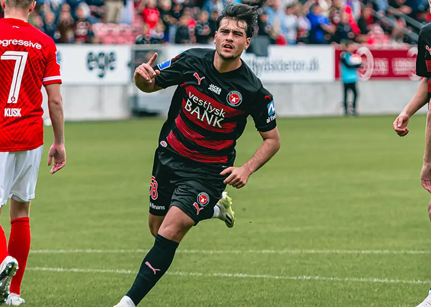 Avrupa'yı sallayan Türk yıldıza büyük onur. Süper Lig devleri hemen peşine düştü 3