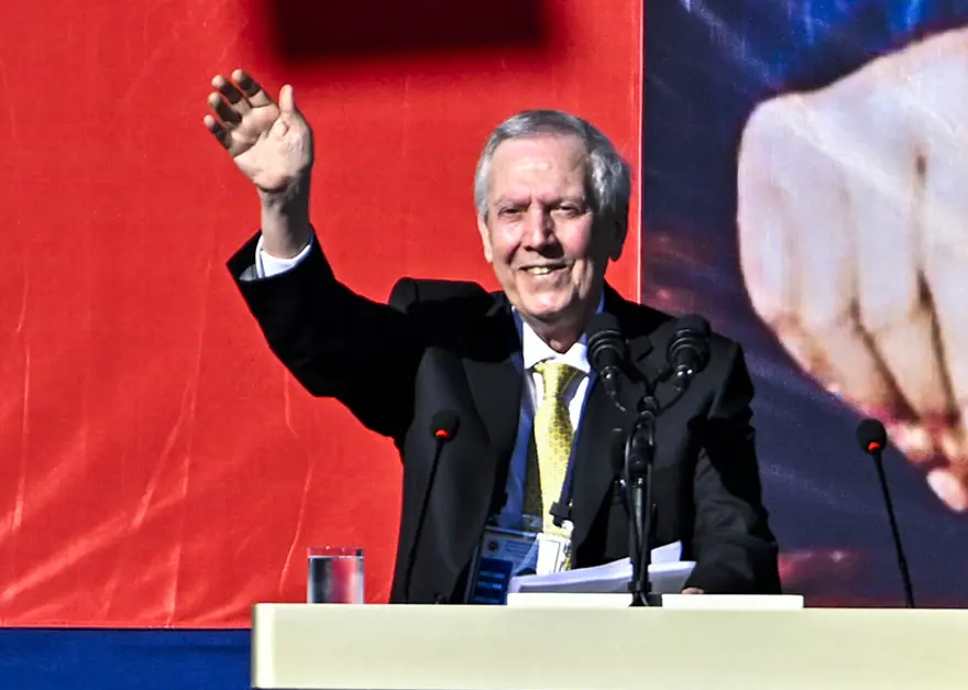 Aziz Yıldırım, iki transferi birden bitiriyor. Fenerbahçe'nin yeni golcüleri