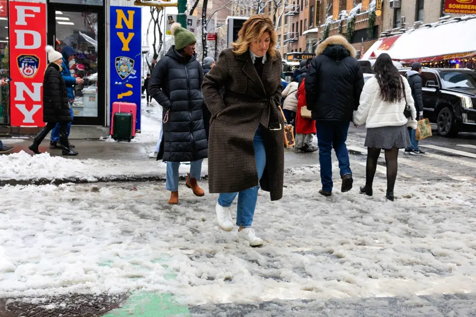ABD'de kış fırtınası: Binlerce uçuş iptal edildi