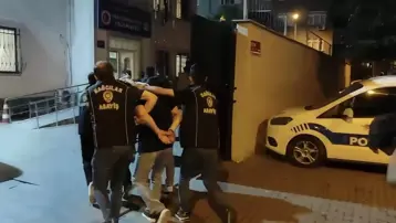 Tek bir sorusuyla iki kişiyi daha yakalattı