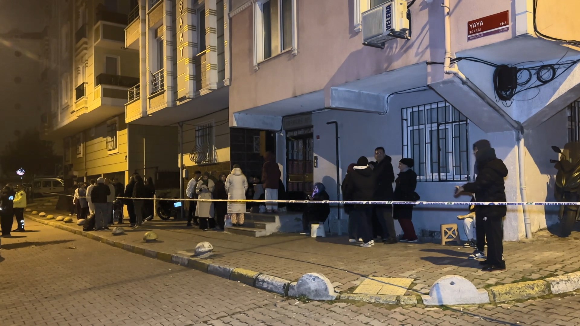 Bahçelievler'de inşaat istinat duvarı yıkıldı, 2 bina tahliye edildi