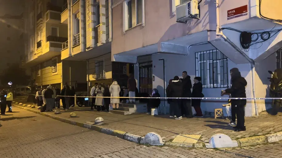 Bahçelievler'de inşaatın istinat duvarı yıkıldı. 2 bina tahliye edildi