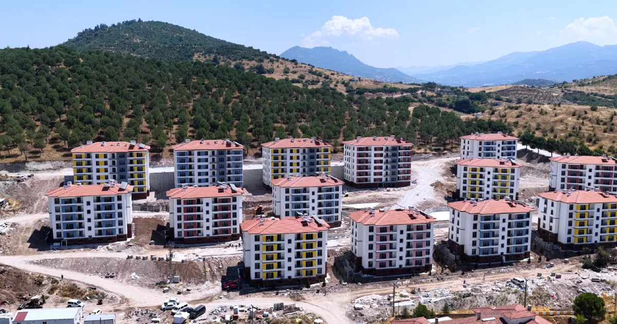 Sındırgı depreminin üzerinden 1 yıl geçti: "Anahtarları çok yakında teslim edeceğiz"