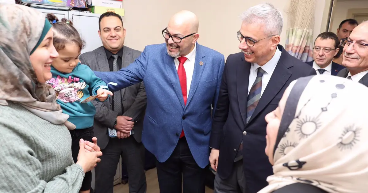 Bakan Memişoğlu, Kahire'de Filistinli hastaları ziyaret etti