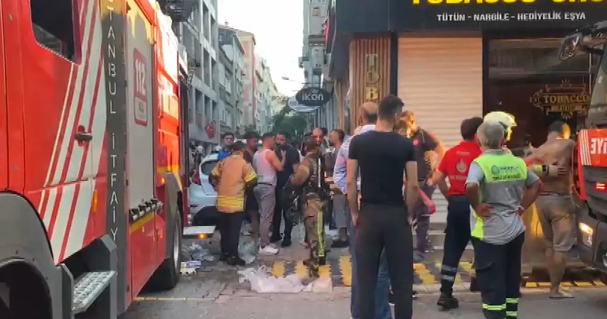 Bakırköy'de otelde yangın: 12 yaralı