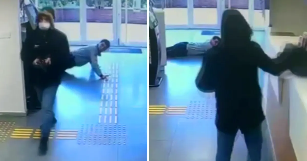 Fatih'teki soygun anı ortaya çıktı. Silahla bankaya girip paraları poşete koydurttu